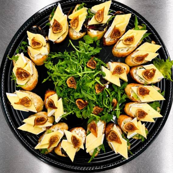 Bruschetta with brie cheese