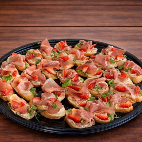 Bruschetta prosciutto and strawberry